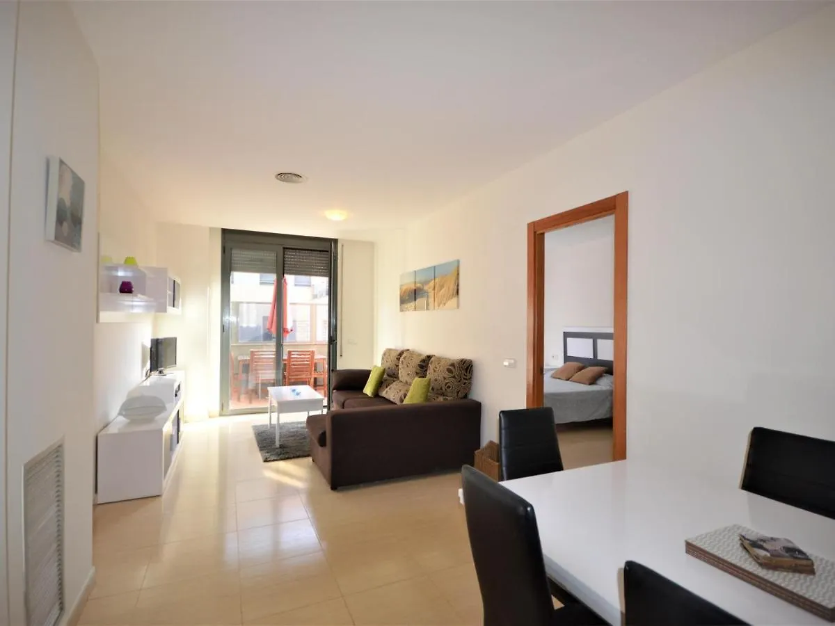 Apartment Apartamento En Sant Pere Pescador: 3 Habitaciones, A/A, Jardin Y Piscina Comunitarios - Es-89-122